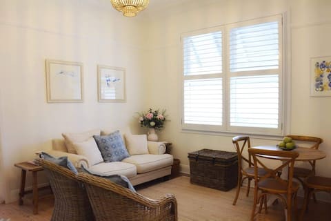 Top Airbnb: 'SeaChange' Guest suite in coastal Merewether. in Newcastle