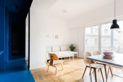 Popular Airbnb listing: Modern 2 bed/2 bath Acropolis view flat in ΜΑΚΡΥΓΙΑΝΝΗ