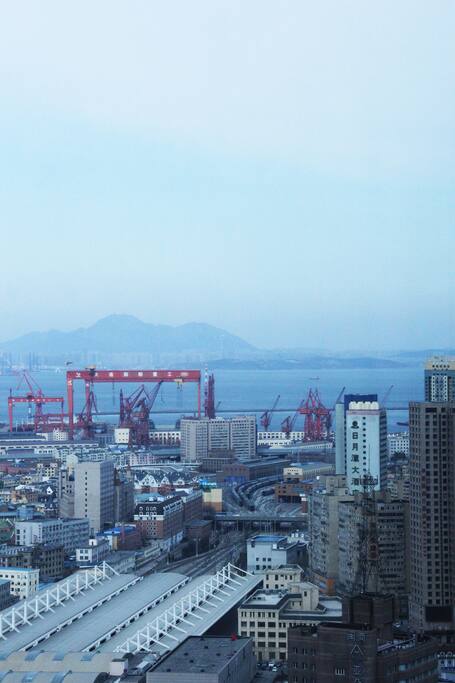 窗外景色一览无遗,视野开阔,观赏夜景的首选!