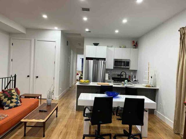 Modern 4BR 2Bath Apt gallery image 4