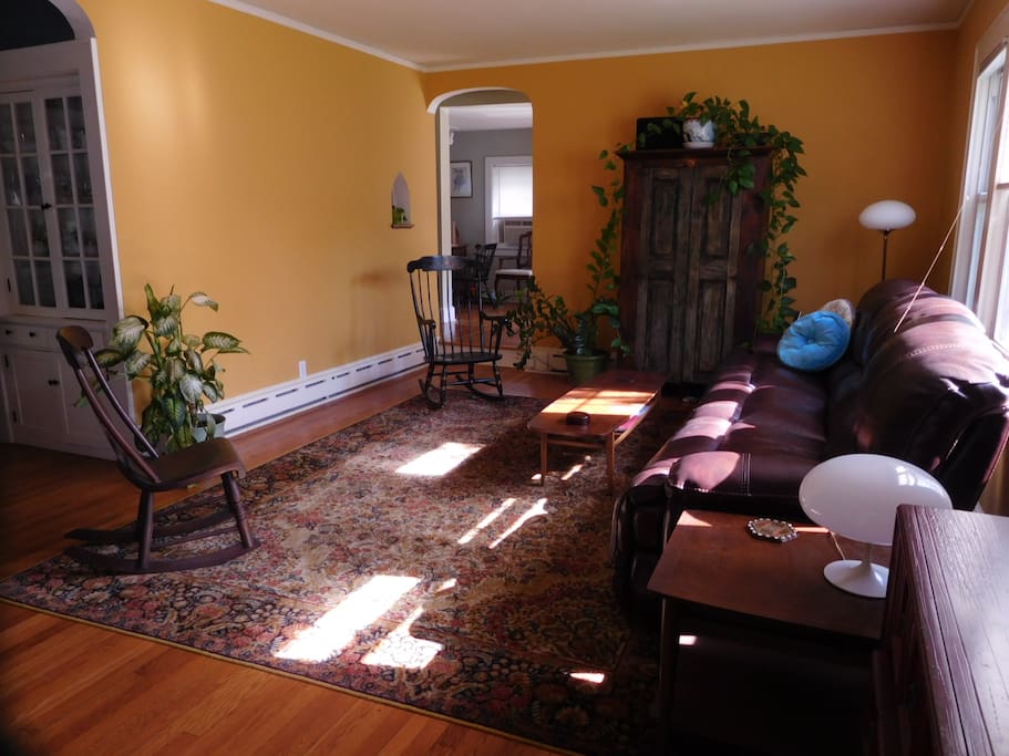 Spacious living room