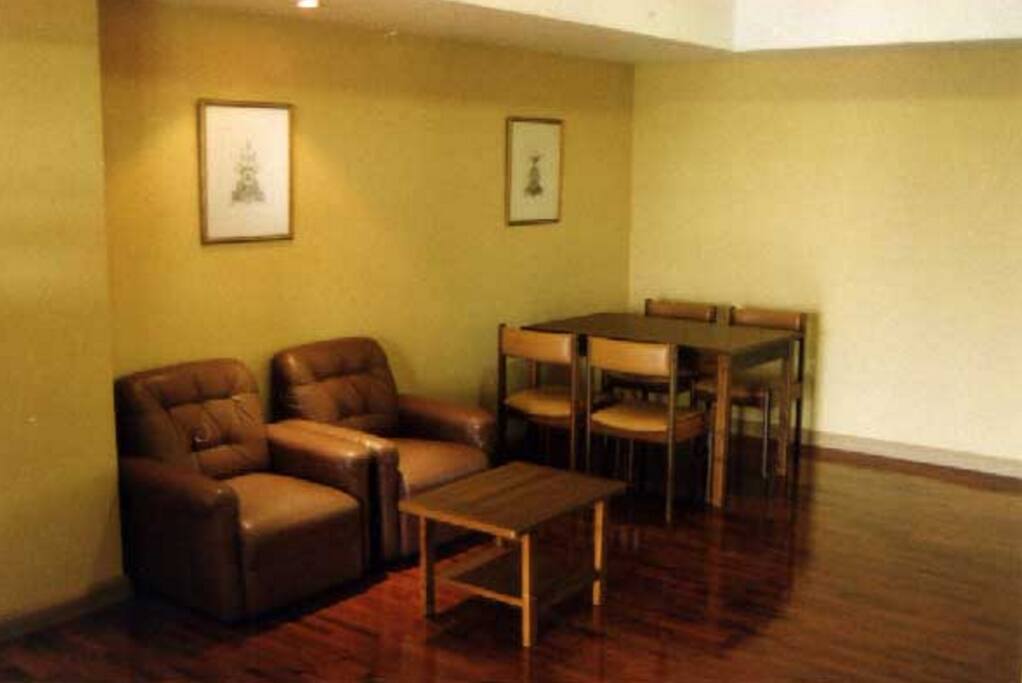 Dining table / Sofa