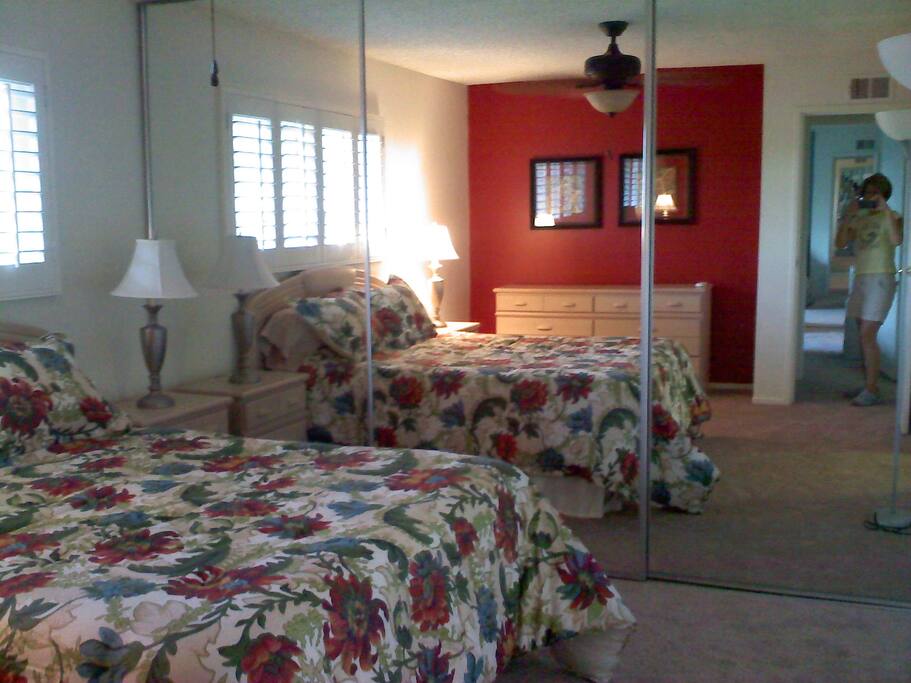 Second bedroom.