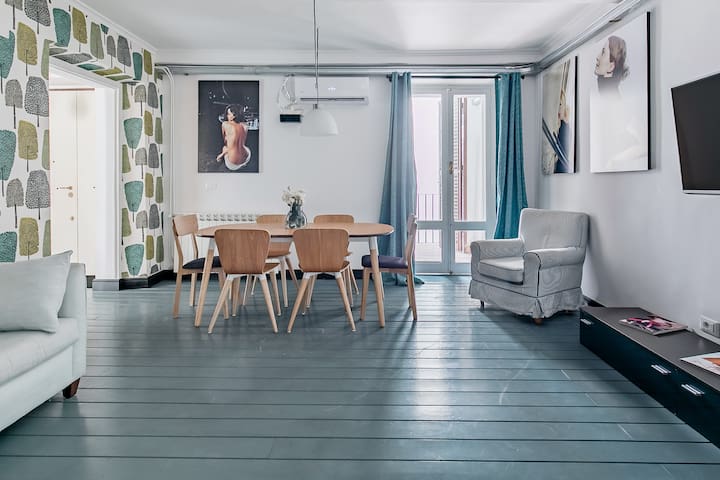 Funky, 70s-Style Apartment near Main Monuments Trastevere