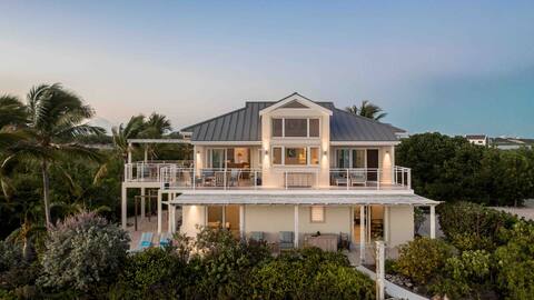 Beautiful Beach Front Villa on Ocean