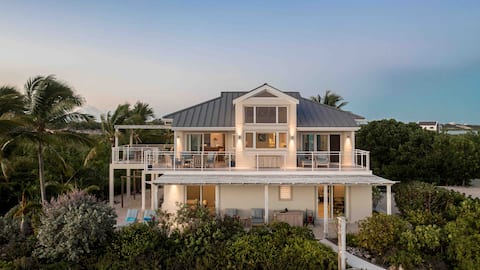 Beautiful Beach Front Villa on Ocean