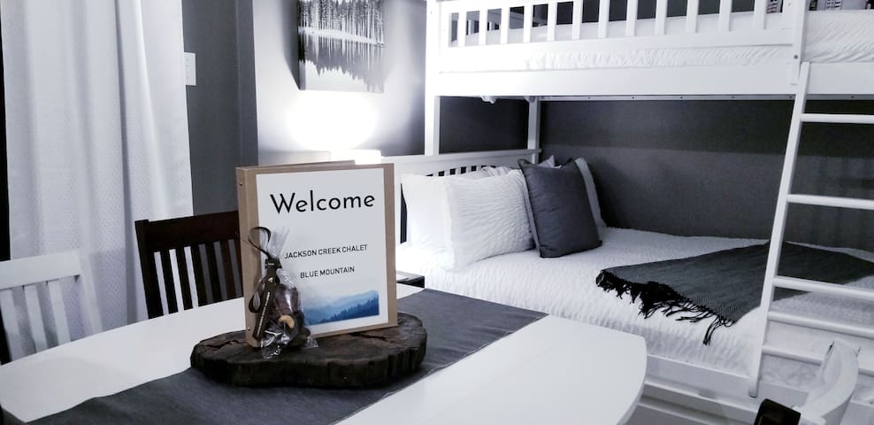 Modern & Cozy Lofted Studio+ Coffee Bar@ Blue MTN