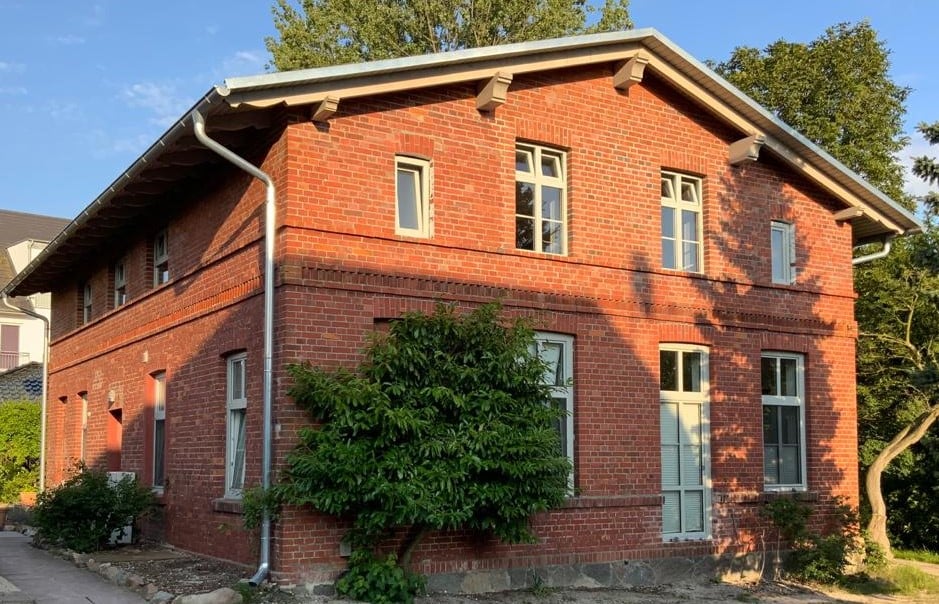 Popular Airbnb listing: Alte Schule Glowe - Apartment Bö in Glowe