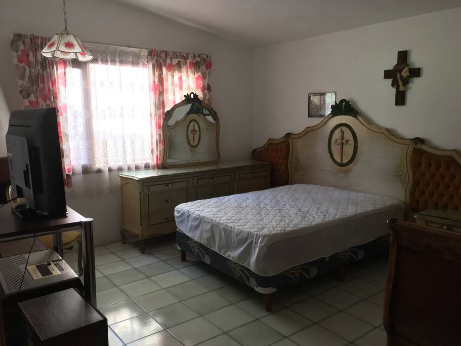 Recámara B, con tres camas (una cama sale debajo de la otra cama)