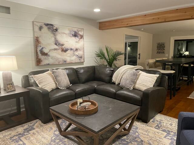 Lake Minnetonka great for small groups . gallery image 2