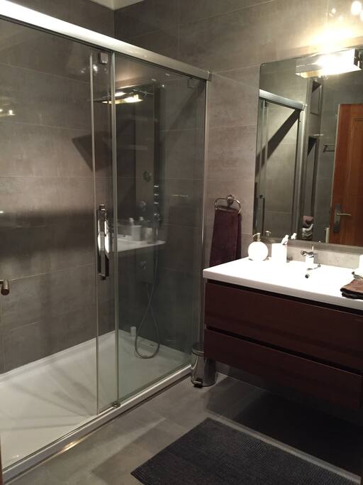 grande douche avec hydromassage