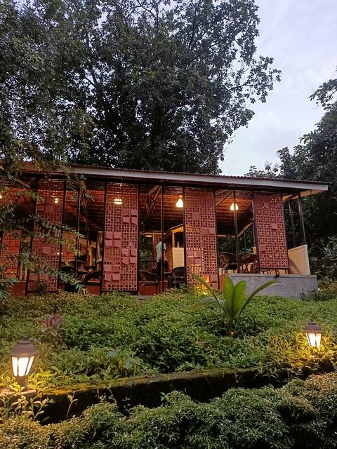‘The Mountain Majesty’: cozy 1 bhk apartment