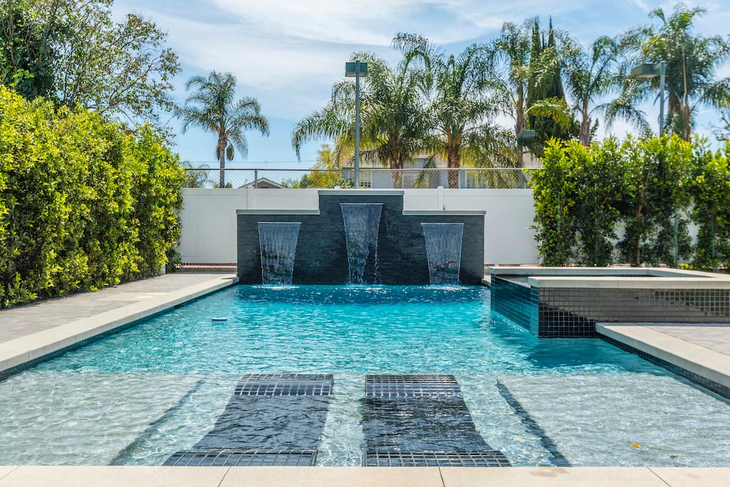 Pool with Jacuzzi