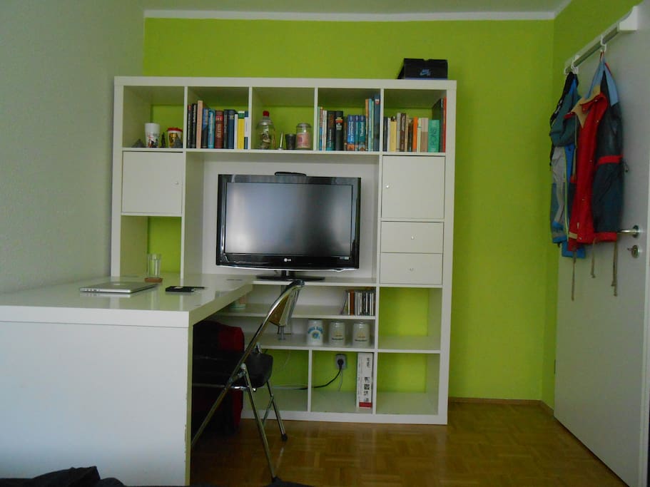 Integrated in the wall unit is a TV-screen. WLAN, of course!