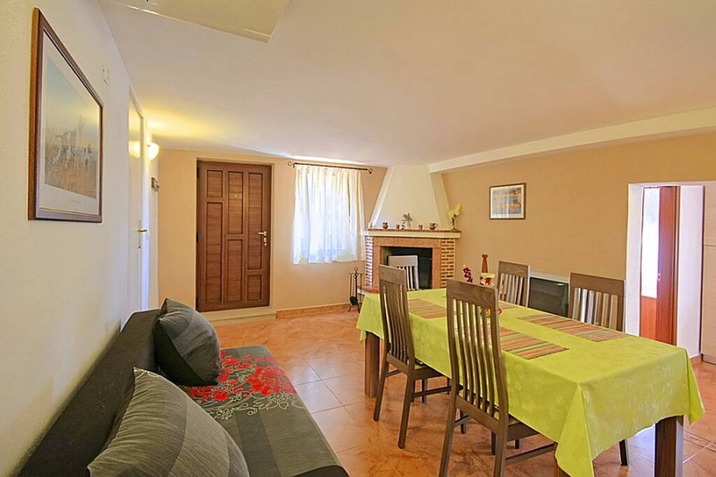 Living/dining room
