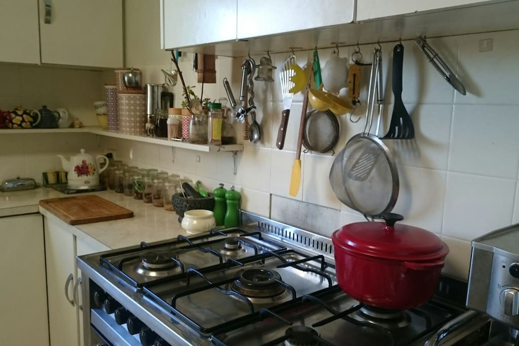 Homely and quirky fully equipped for baking or a tea party in the garden. Five burner stove top and large oven, she begs for a feast. This kitchen is lived in and loved...