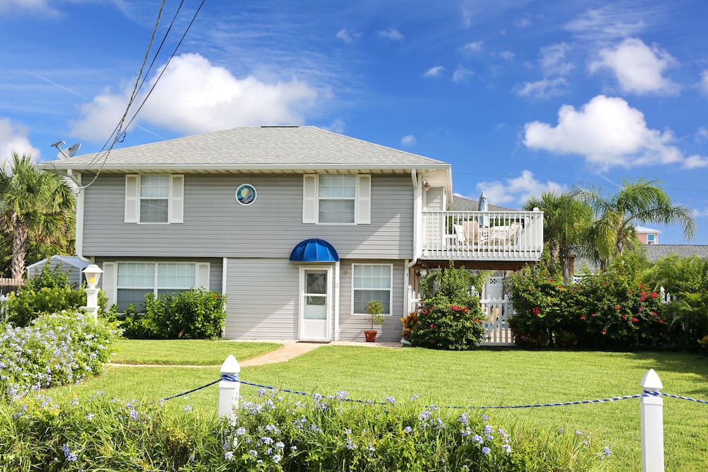 Oceanview pool home on a quiet street, just 3 houses from the beach