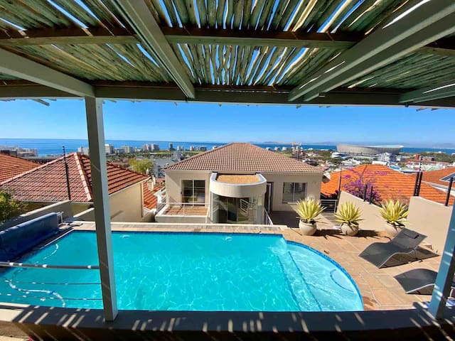 Villa with spectacular sea views gallery image 3