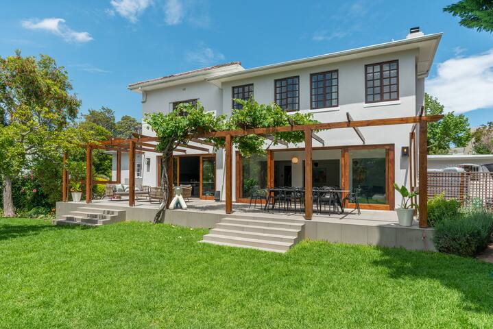 Grand Old Lady gallery image 3