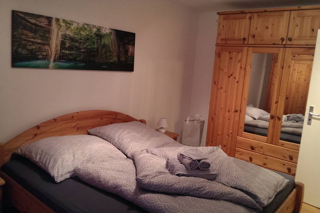 Schlafzimmer/Bedroom
