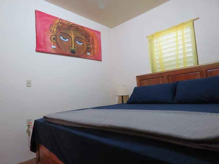 Spavaća soba s bračnim krevetom (širine 180