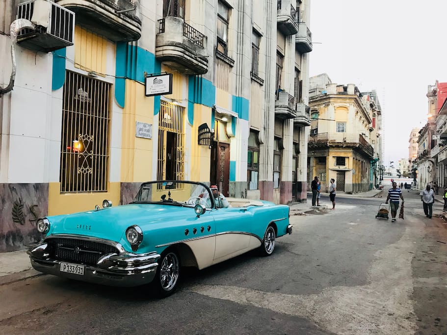 Calle Genios donde al frente edificio 209