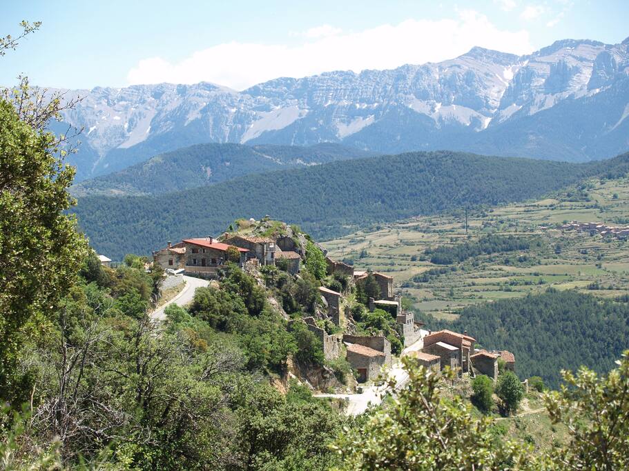 vistas pueblo desde la carretera