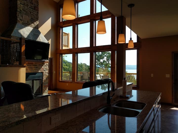 Vista Lakeside Lodge On Table Rock Lake Houses for Rent in Blue Eye