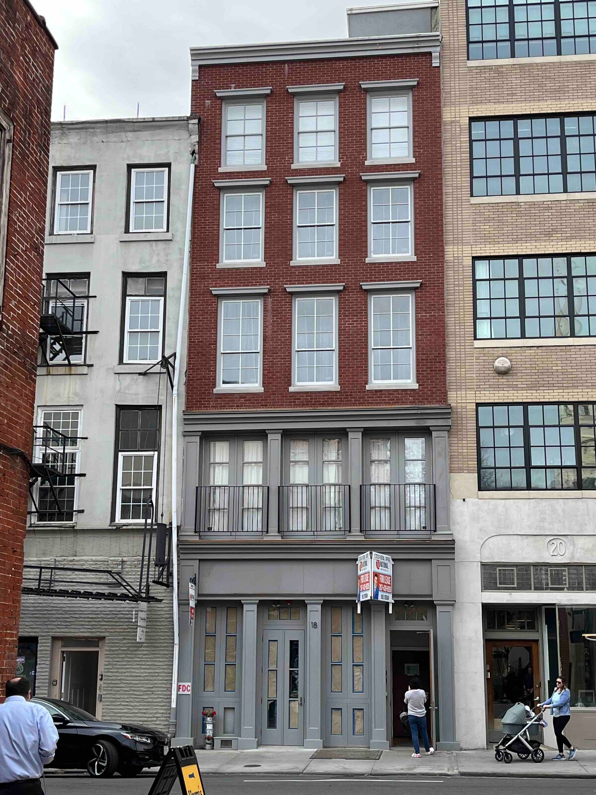 Unit 8, Queen Bed,  Fast Wi-Fi, Elevator @Old City