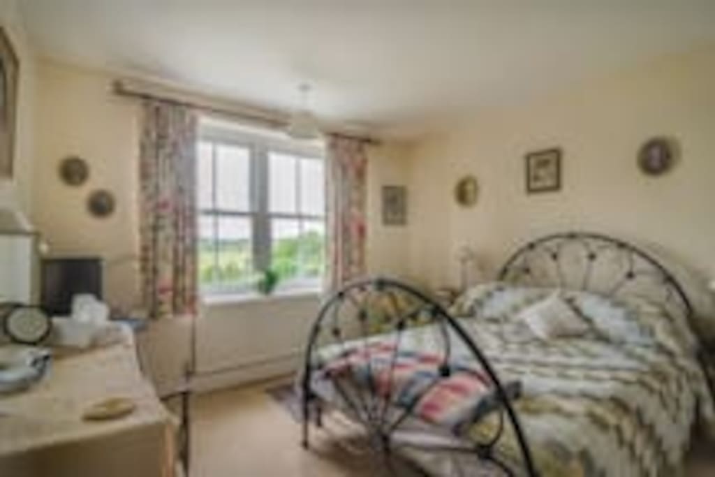 The double room is quite spacious with a comfy bed and tea making facilities. There is an ensuite bathroom with bath and shower.