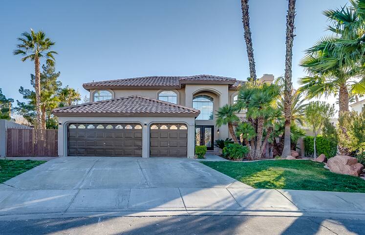 Simply PARADISE! Resort Inspired Pool + 5 BR/3BA gallery image 2