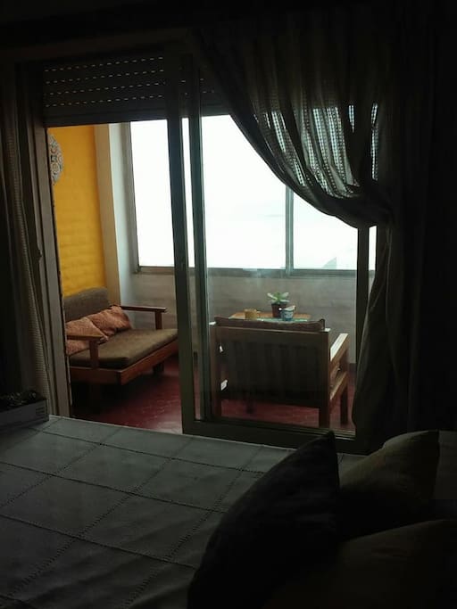 Balcón visto desde el dormitorio