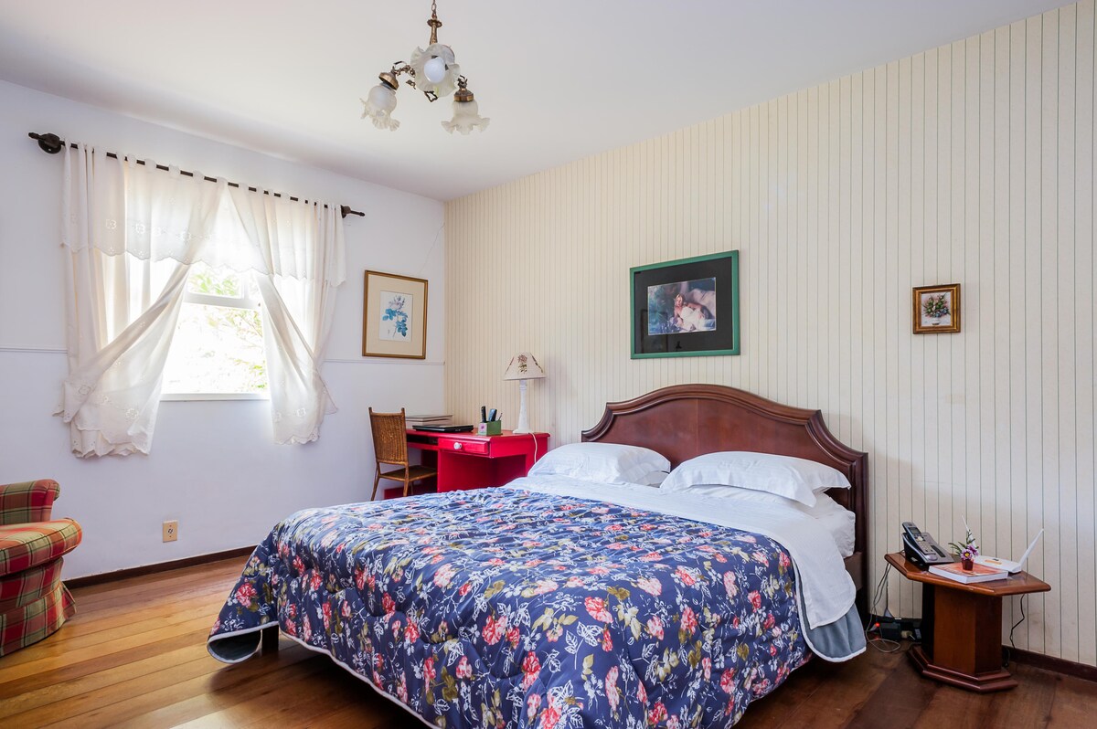 标准双人床套房