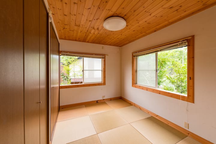 和室には、西川の快適な布団
西川と一緒に和室があり
ます。