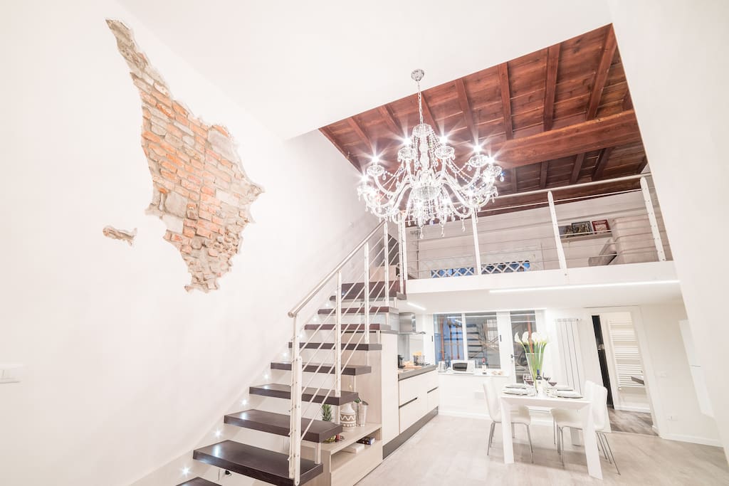 vista della cucina e del soppalco - stairs to the mezzanine