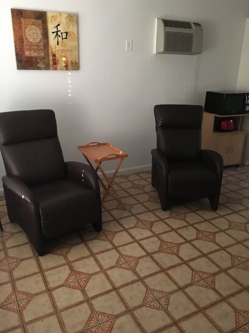 2 recliners in living room with cable TV