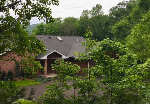 Lomalinda quiet retreat + walk to Berkeley Springs