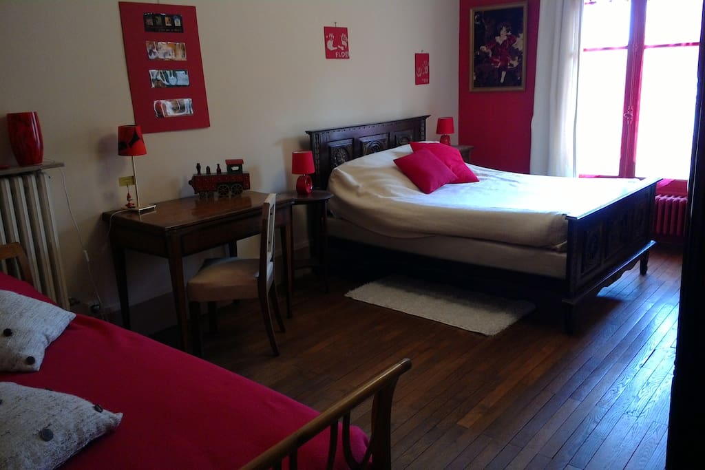 Chambre avec lit 2 personnes + clic clac