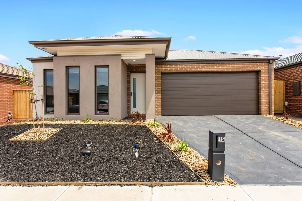 Brand new, four bedroom property. Comfortable and Cozy
