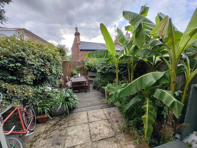 Beautiful, large 3 bedroom, 3 bath entire house gallery image 2