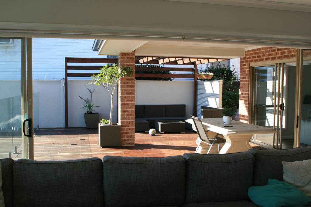 outdoor entertaining area