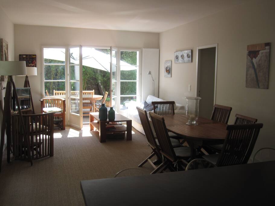 Salon-salle à manger.