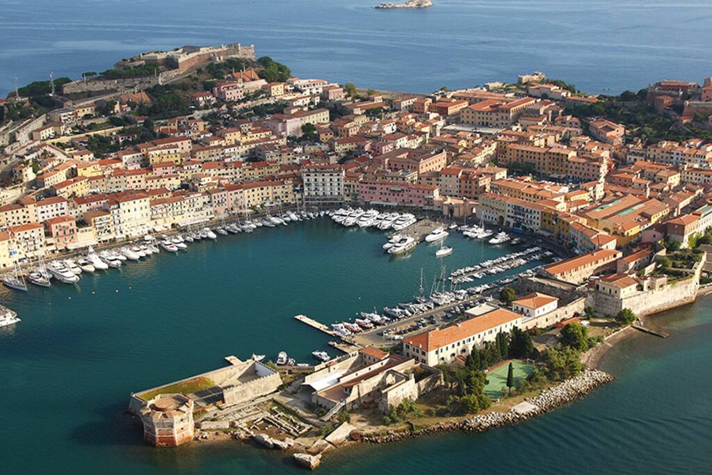 The stunning Eagle head shape of Portoferraio (Cosmopoli)