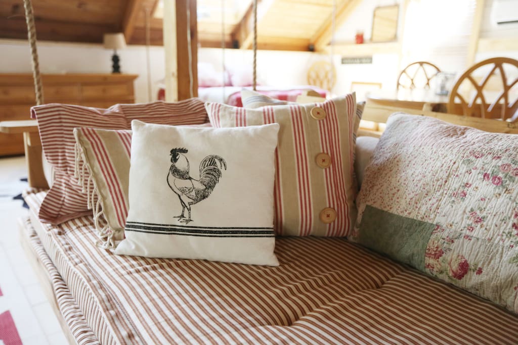 "What a hidden gem in the Plantation District of Charleston. It was hard to get out and explore Charleston as we just wanted to stay in and enjoy the Bunkhouse."
~JoJo~ LaVista, Nebraska