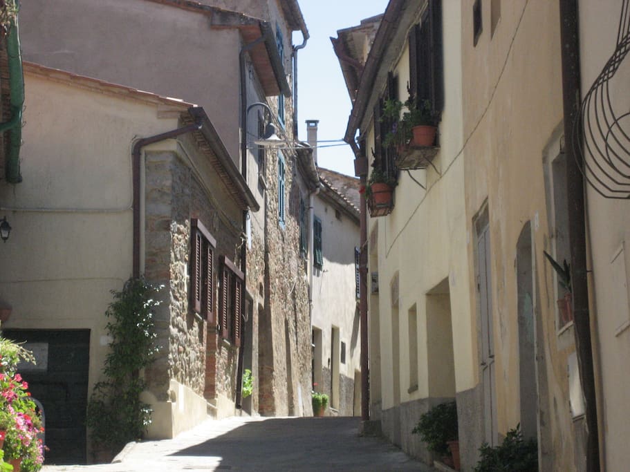 Cobbled streets in Pereta