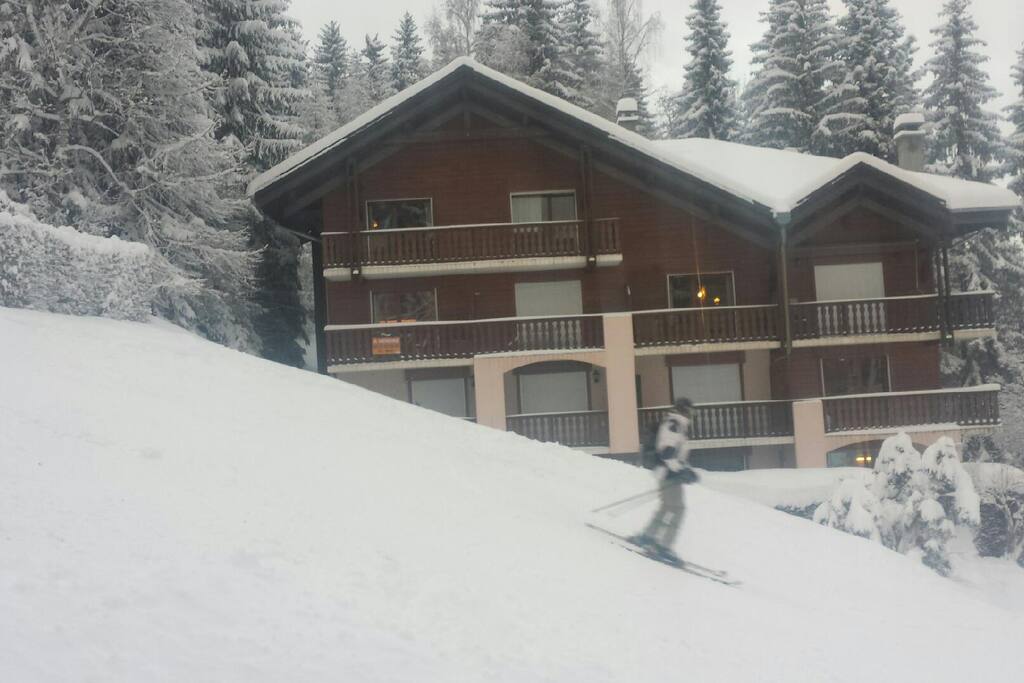 Piste de retour station face au chalet