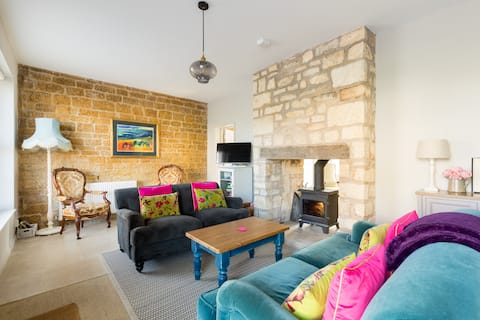 Successful Airbnb property: Anchor Weighbridge House Winchcombe - 4 bedroom in Gloucestershire