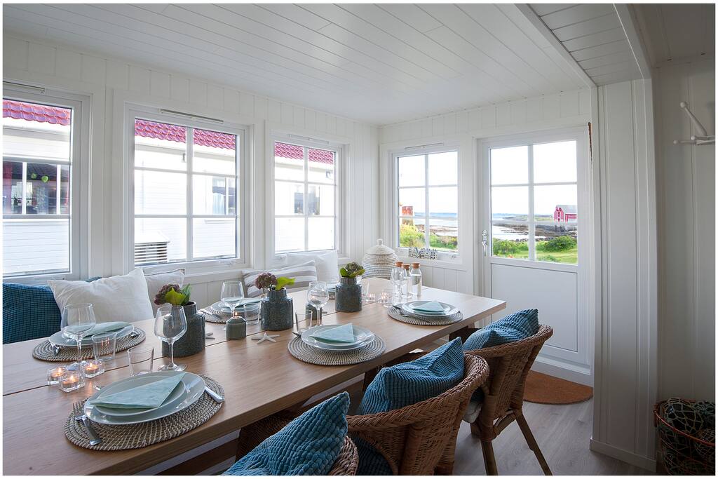 The dining area on the glassveranda