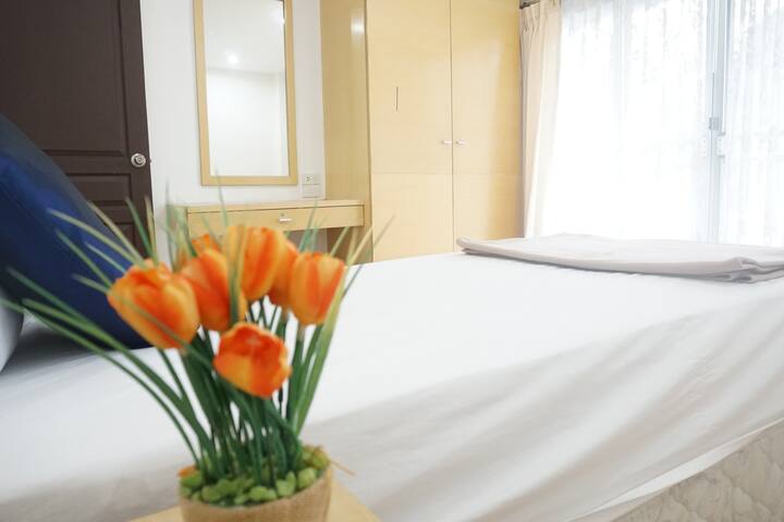 15 people 2min walk to bts ploenchit gallery image 4