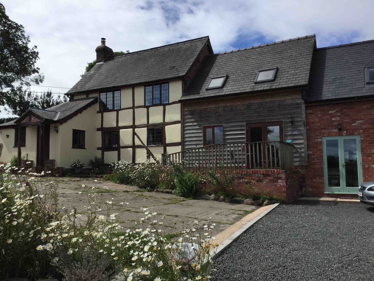 Cefn Y Vastre, BnB 17th century barn Barns for Rent in Newtown, Powys